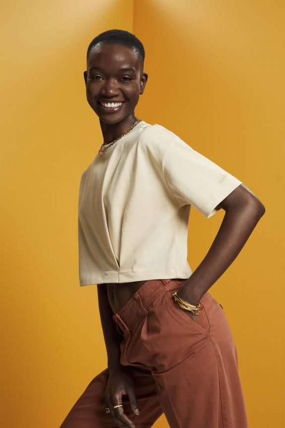 camiseta cropped com gola redonda mulheres Esprit bege Camisetas 82P6TP195
